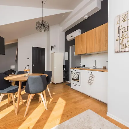 Lighthouse Apartament *