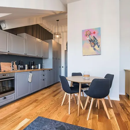 Lighthouse Apartament *